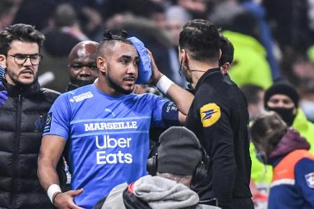 Nach Flaschenwurf in Lyon: Bewährungsstrafe und Stadionverbot Nach Flaschenwurf in Lyon: Bewährungsstrafe und Stadionverbot