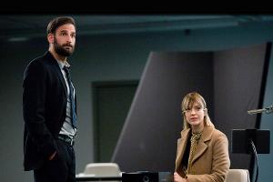 "Zero": Geoff (Matthias Weidenhöfer) und Cynthia (Heike Makatsch) in der Redaktion des Online-Magazins "Daily".