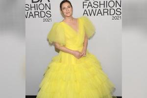 Traumrobe oder Alptraum? Drew Barrymore präsentiert gelbes Tüllkleid