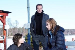 "Tatort: Die Kalten und die Toten": Nina Rubin (Meret Becker, l.) und Robert Karow (Mark Waschke) befragen Doris Ziegler (Ju...