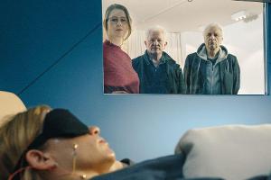 "Tatort: Dreams": Schlafforscherin Dr. Deah (Kathrin Röver) erklärt Ivo Batic (Miroslav Nemec) und Franz Leitmayr (Udo Wacht...