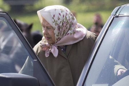 Queen Elizabeth II. machte einen kleinen Ausflug nahe Schloss Windsor.
