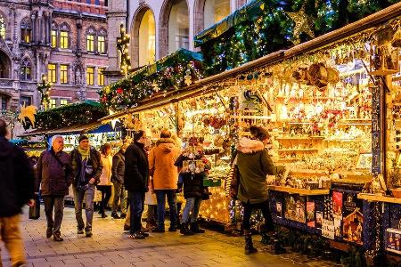 Der Christkindlmarkt am Münchner Marienplatz kann 2021 nicht stattfinden, andere Städte planen noch mit Weihnachtsmärkten. Der Christkindlmarkt am Münchner Marienplatz kann 2021 nicht stattfinden, andere Städte planen noch mit Weihnachtsmärkten.