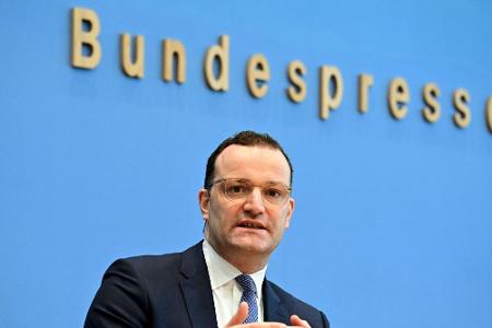 Weitere Kandidaten für Kabinettsposten sind Ex-Gesundheitsminister Jens Spahn, der Klima- und Energieexperte Andreas Jung und die stellvertretende CDU-Vorsitzende Silvia Breher. Weitere Kandidaten für Kabinettsposten sind Ex-Gesundheitsminister Jens Spahn, der Klima- und Energieexperte Andreas Jung und die stellvertretende CDU-Vorsitzende Silvia Breher.