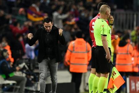FC Barcelona siegt bei glanzlos Xavi-Debüt FC Barcelona siegt bei glanzlos Xavi-Debüt