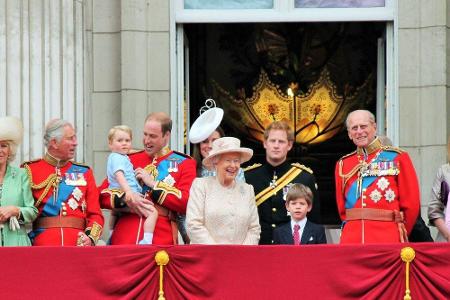 Die Liste der britischen Thronfolge von Queen Elizabeth II. ist lang. Auf den ersten 24 Plätzen befinden sich jedoch nur die... Die Liste der britischen Thronfolge von Queen Elizabeth II. ist lang. Auf den ersten 24 Plätzen befinden sich jedoch nur die...