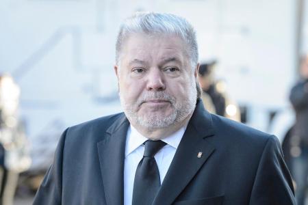 Kurt Beck befindet sich nach einem Schlaganfall wieder in den eigenen vier Wänden Kurt Beck befindet sich nach einem Schlaganfall wieder in den eigenen vier Wänden