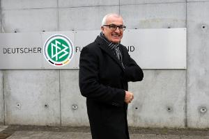 Schickhardt: Impfpflicht für Fußball-Profis "völlig abwegig"
