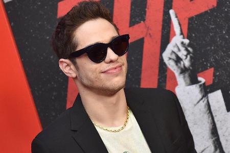 Pete Davidson kann eine Promi-Frau nach der anderen für sich begeistern. Pete Davidson kann eine Promi-Frau nach der anderen für sich begeistern.