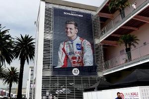 Wirbel um riesen Schumi-Plakat