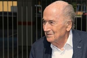WM-Vergabe an Katar: Blatter bei Untersuchung als Zeuge vernommen