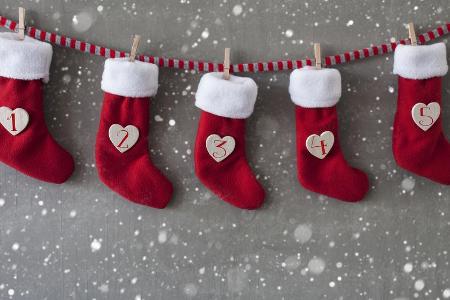 Über einen selbst gebastelten Adventskalender freuen sich nicht nur kleine Kinder