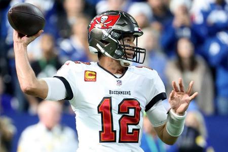 NFL: Brady gewinnt in letzter Minute - Kollege verliert Zahn und lacht NFL: Brady gewinnt in letzter Minute - Kollege verliert Zahn und lacht