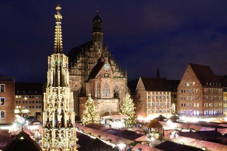Besucher können in diesem Jahr endlich wieder über den Nürnberger Christkindlesmarkt schlendern. Besucher können in diesem Jahr endlich wieder über den Nürnberger Christkindlesmarkt schlendern.