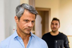 "Unter uns": Als Benedikt (li.) ihm seine Hilfe verweigert, muss Easy befürchten, dass seine Familie unwiderruflich auseinan...