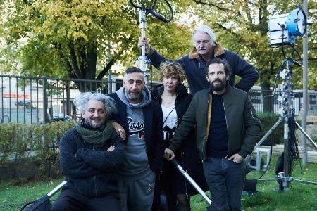v.l.n.r.: Cüneyt Kaya, Kida Khodr Ramadan, Angélique Kommer, Detlev Buck und Quirin Berg beim Dreh zu v.l.n.r.: Cüneyt Kaya, Kida Khodr Ramadan, Angélique Kommer, Detlev Buck und Quirin Berg beim Dreh zu