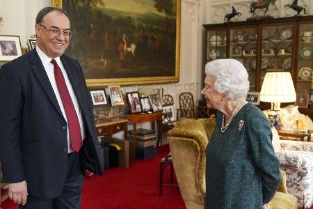Queen Elizabeth II. hat den Leiter der britischen Zentralband empfangen. Queen Elizabeth II. hat den Leiter der britischen Zentralband empfangen.