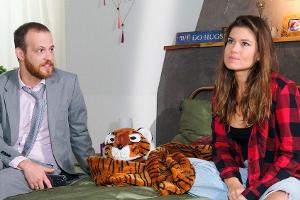 "Unter uns": Viviens Liebesbeweis bringt Tobias zu dem Versprechen, sein Geheimnis zu lüften.