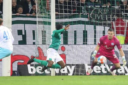 Nach Beschimpfungen im Netz: Werder Bremen verteidigt Assale Nach Beschimpfungen im Netz: Werder Bremen verteidigt Assale
