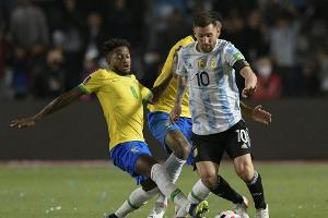 Kampf statt Tore im Clasico: Messi fährt zu seiner fünften WM
