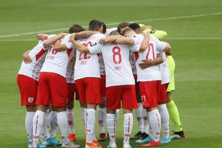 Lange Unterzahl: Regensburg verpasst Sprung auf Platz zwei Lange Unterzahl: Regensburg verpasst Sprung auf Platz zwei