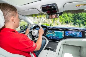 Videos schauen und Websurfen beim Fahren möglich