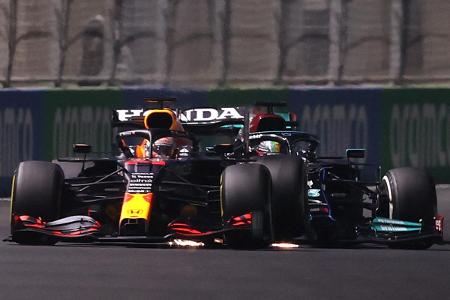 Kollision in Runde 37: Max Verstappen führt, Lewis Hamilton fährt von hinten auf Kollision in Runde 37: Max Verstappen führt, Lewis Hamilton fährt von hinten auf