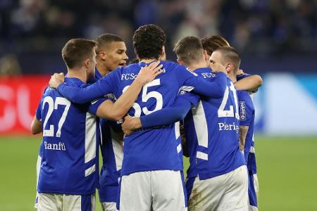 Ohne Trainer und Torjäger: Schalke schlägt Nürnberg Ohne Trainer und Torjäger: Schalke schlägt Nürnberg