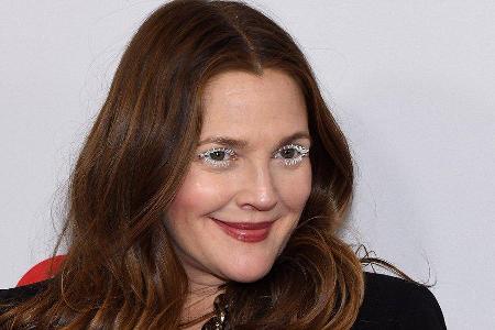 Drew Barrymore setzte am Freitag auf ein auffälliges Augen-Make-up. Drew Barrymore setzte am Freitag auf ein auffälliges Augen-Make-up.