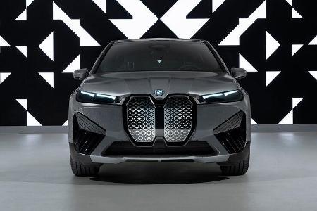 Elektro SUV iX in E-Reader-Folie