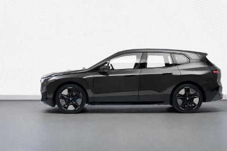 Elektro SUV iX in E-Reader-Folie Elektro SUV iX in E-Reader-Folie