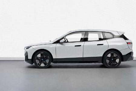 Elektro SUV iX in E-Reader-Folie