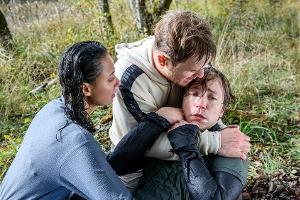 "Sturm der Liebe": Max und Vanessa versuchen verzweifelt, Gerry wieder zu Bewusstsein zu bringen.