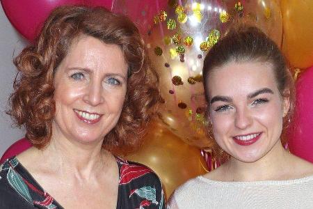 Monica Lierhaus mit ihrer Nichte Greta Lierhaus bei der 10. Verleihung des Emotion Awards Ende November im Curio Haus in Ham... Monica Lierhaus mit ihrer Nichte Greta Lierhaus bei der 10. Verleihung des Emotion Awards Ende November im Curio Haus in Ham...