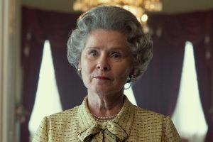 Imelda Staunton spielt Queen Elizabeth II. in der fünften und sechsten Staffel von "The Crown".