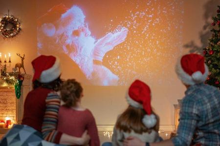 Filmklassiker an Weihnachten: Dank On-demand-Streams können Familien ihr eigenes Programm wählen. Filmklassiker an Weihnachten: Dank On-demand-Streams können Familien ihr eigenes Programm wählen.