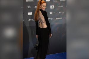 Model Barbara Meier legt rückenfreien Wow-Auftritt hin