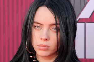 Sängerin Billie Eilish überrascht mit neuer Haarfarbe