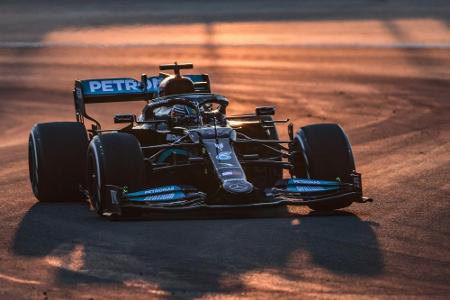 Formel 1: Hamilton in Saudi-Arabien auf der Pole Position - Verstappen crasht Formel 1: Hamilton in Saudi-Arabien auf der Pole Position - Verstappen crasht