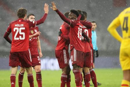 FC Bayern zieht mit FC Bayern zieht mit