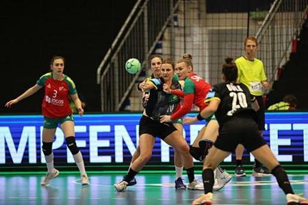 DHB-Frauen besiegen Tschechien zum WM-Start DHB-Frauen besiegen Tschechien zum WM-Start