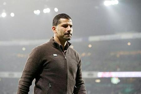 Corona-Verdacht: Trainer Grammozis fehlt Schalke auf St. Pauli Corona-Verdacht: Trainer Grammozis fehlt Schalke auf St. Pauli