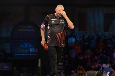 Darts-WM: Van Barneveld nach Niederlage positiv getestet Darts-WM: Van Barneveld nach Niederlage positiv getestet