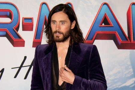 Jared Leto bedankt sich mit oberkörperfreiem Foto für die Glückwünsche zum 50. Geburtstag. Jared Leto bedankt sich mit oberkörperfreiem Foto für die Glückwünsche zum 50. Geburtstag.