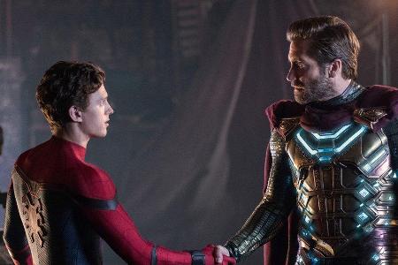 Tom Holland (l.) als Spider-Man trifft auf Jake Gyllenhaals Mysterio. Tom Holland (l.) als Spider-Man trifft auf Jake Gyllenhaals Mysterio.
