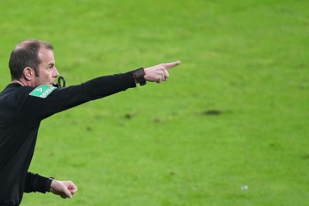 Schiedsrichter Fritz gibt 5000. Elfmeter der Bundesliga-Geschichte Schiedsrichter Fritz gibt 5000. Elfmeter der Bundesliga-Geschichte