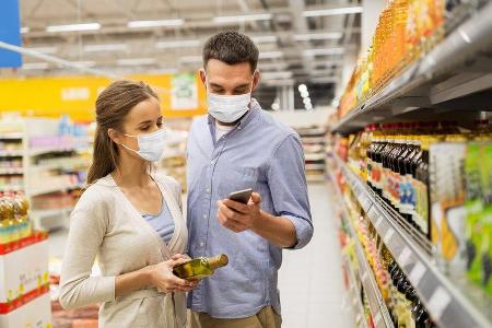Apps können im Supermarkt helfen. Apps können im Supermarkt helfen.