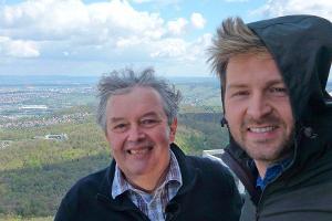 SWR Moderator Johannes Zenglein (re.) und Matthias Buck (Leitender Techniker) auf dem Stuttgarter Fernsehturm.