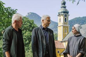"Tatort: Wunder gibt es immer wieder": Die Kommissare Ivo Batic (Miroslav Nemec) und Franz Leitmayr (Udo Wachtveitl) verhöre...