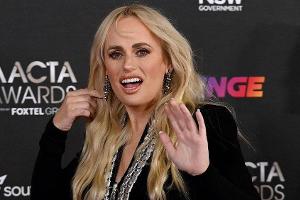 Rebel Wilson: Dieser einfache Trick half ihr beim Abnehmen